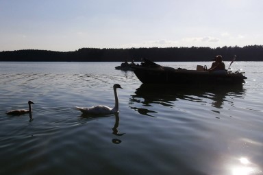 Motorówką po jeziorach Kaszub